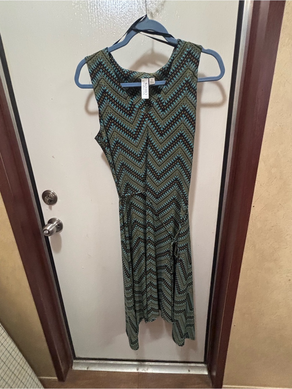 Soho Sleeveless Chevron Midi Dress in Green and Black